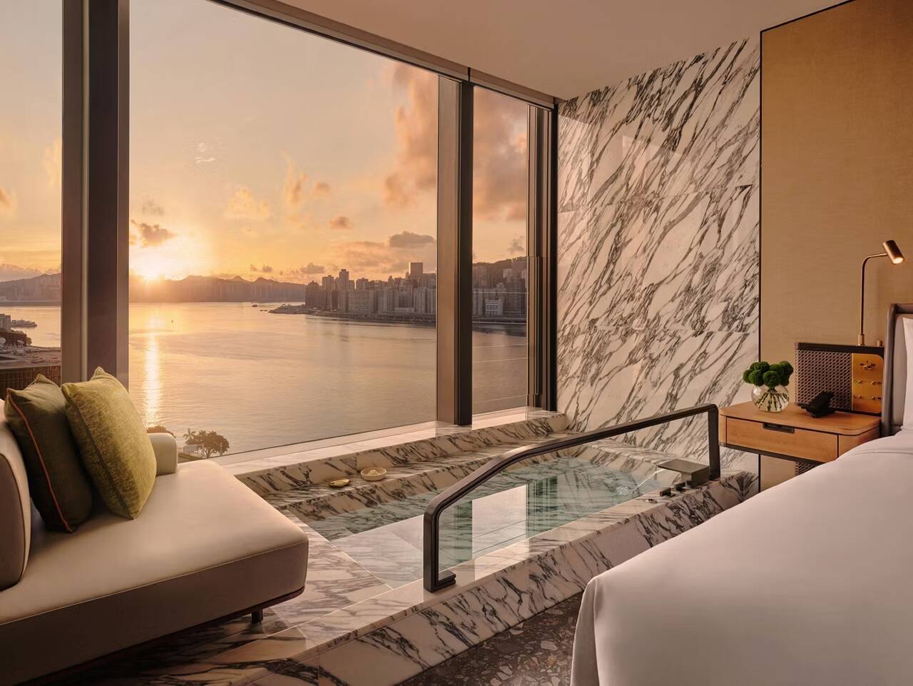 King Premium Sunrise Sea View Plunge Bath