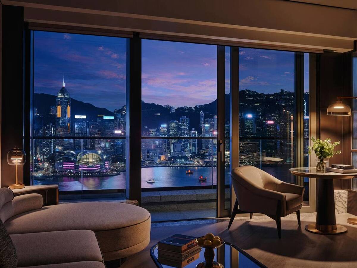 Kimpton Victoria Harbour Suite Balcony