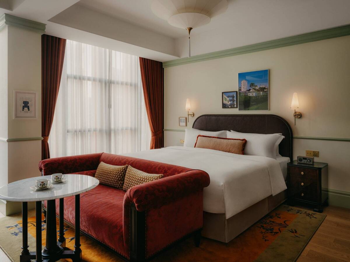 KING SUPERIOR ROOM