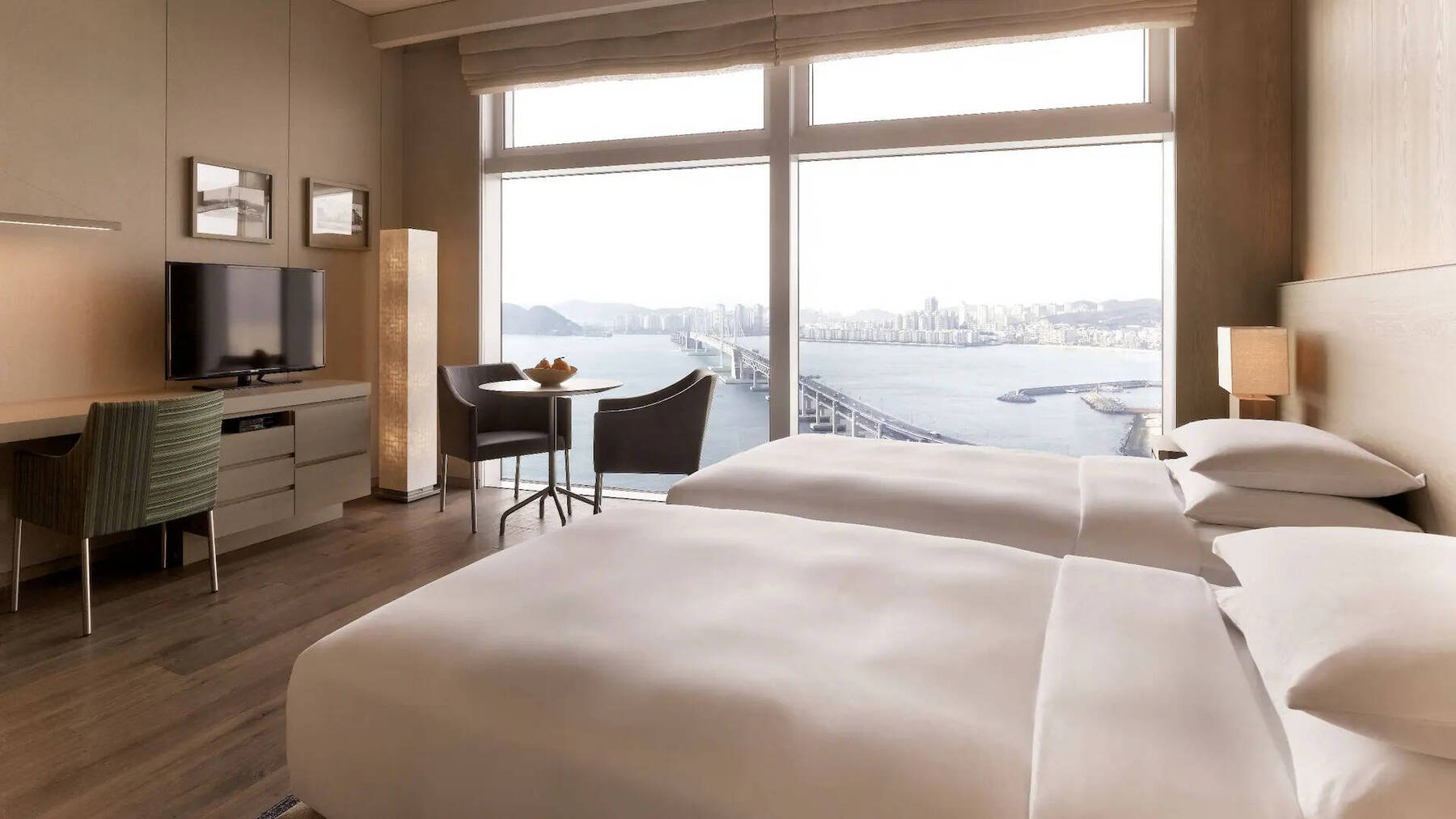 MARINA OCEAN CORNER CONNECTING SUITE