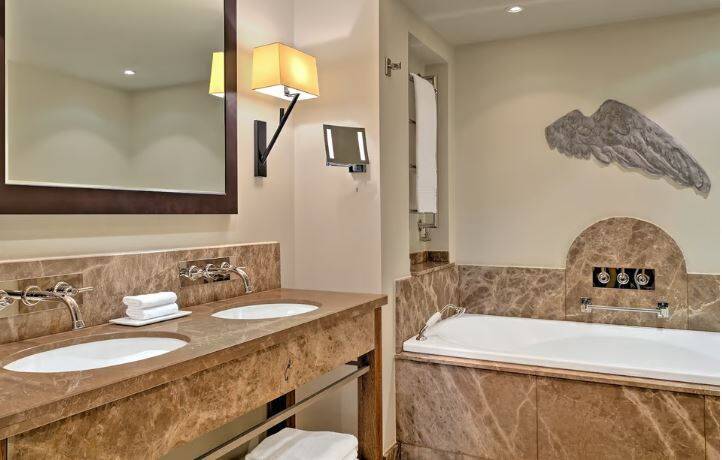 DELUXE ST THOMAS CHURCH VIEW ROOM
