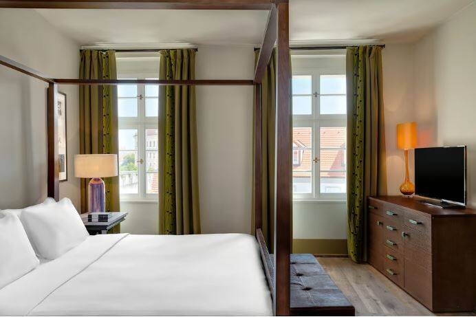 EXECUTIVE SUITE