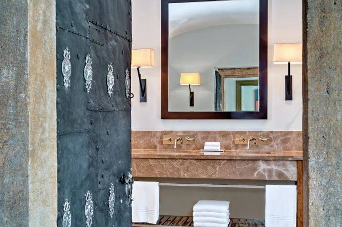 MONASTERY SUITE