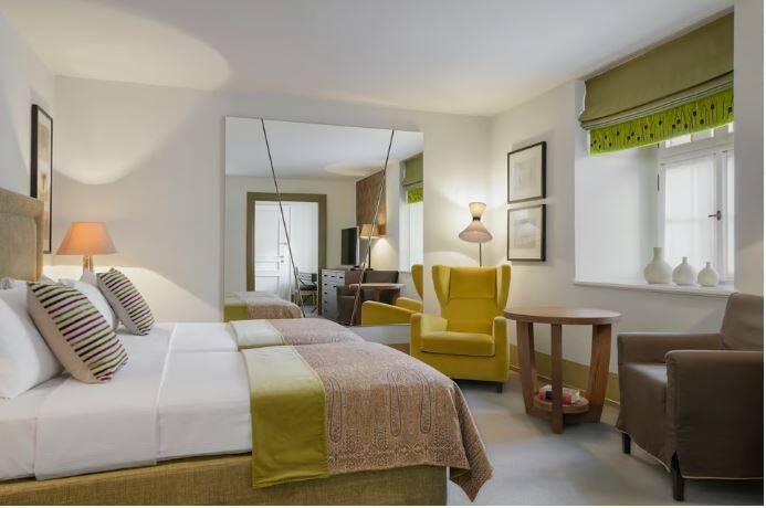 JUNIOR SUITE ST THOMAS CHURCH VIEW