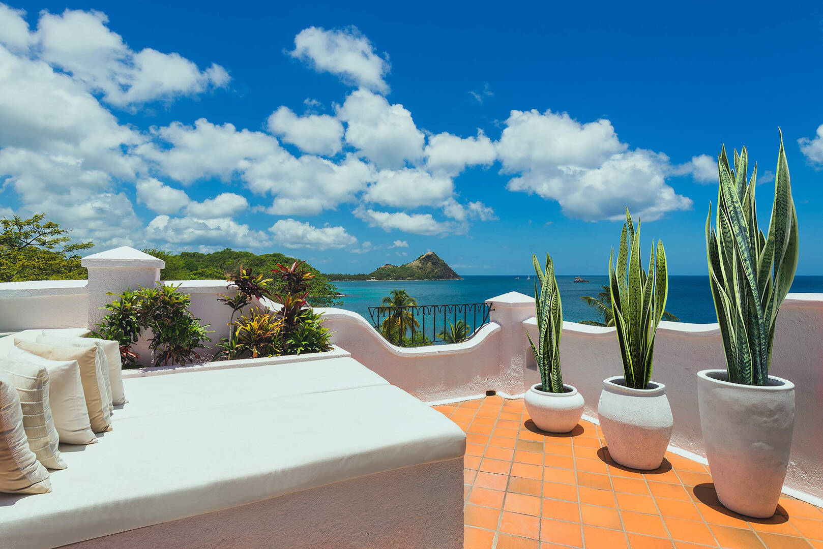 Oceanview Suite with Pool and Rooftop Terrace