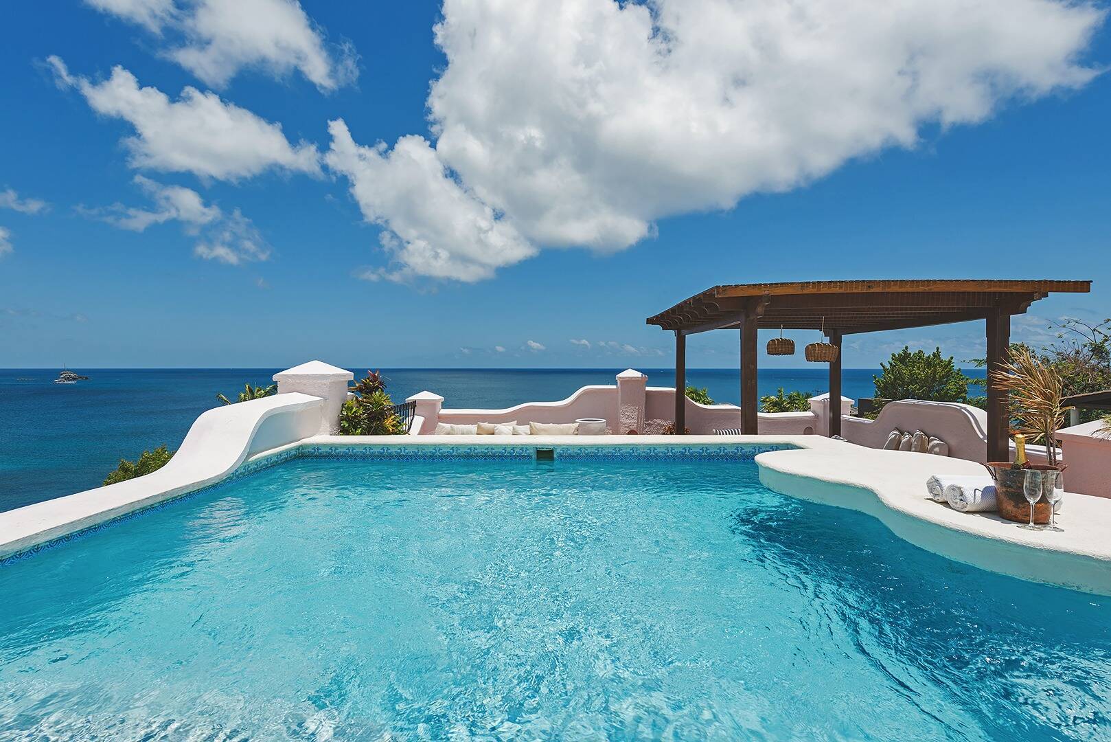 Three Bedroom Oceanview Villa with Pool and Rooftop Terrace