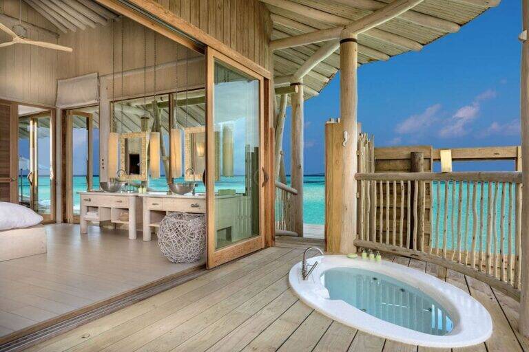 FOUR BEDROOM SUNSET WATER RESERVE WITH SLIDE (VILA 105)